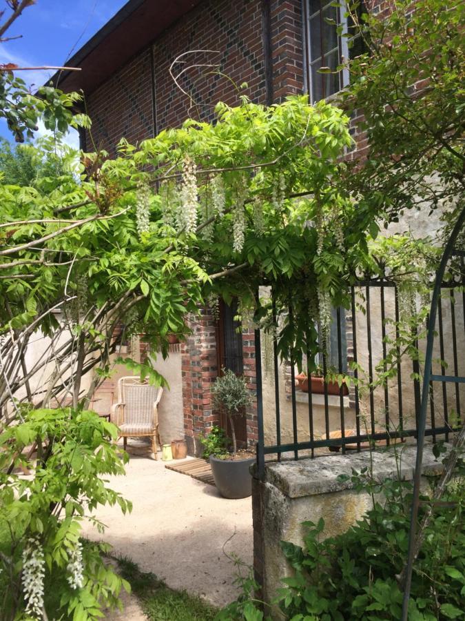 Il Etait Une Fois Un Jardin Saint-Fargeau (Yonne) Exterior foto