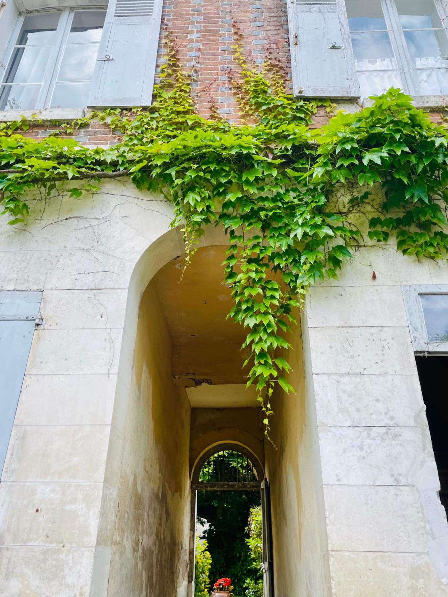 Il Etait Une Fois Un Jardin Saint-Fargeau (Yonne) Exterior foto